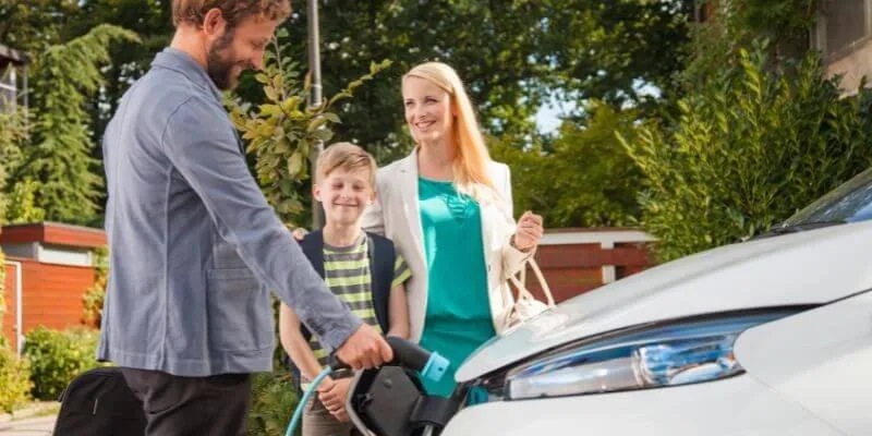 5 yleistä riskiä, jotka vaanivat sähköautojen käyttäjiä latausasemilla