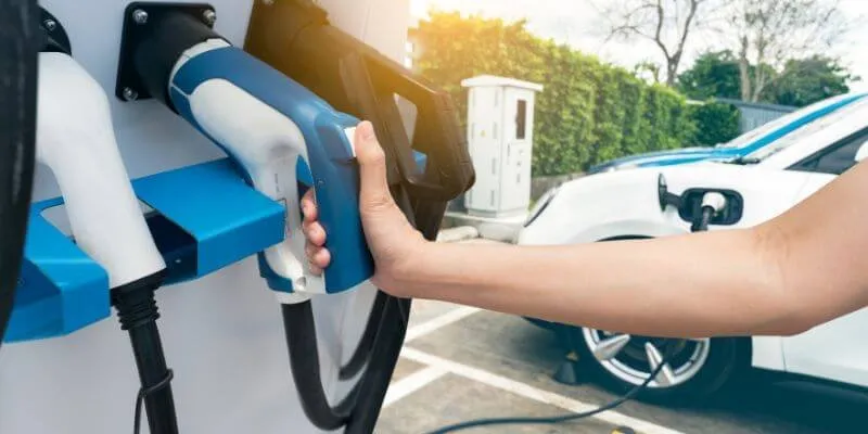 Yhteinen visio kestävästä tulevaisuudesta yltää sähköautoalalta kasinoteollisuuteen